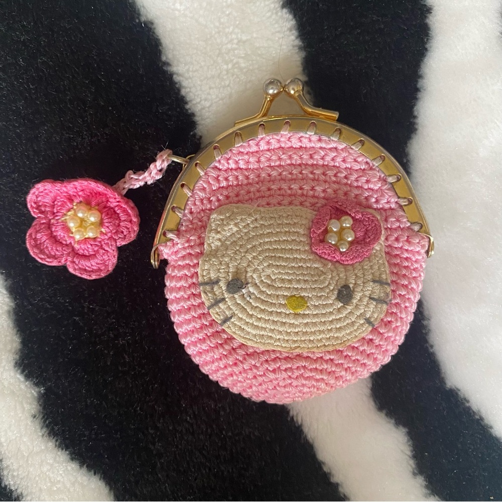 Rare Vintage Y2K 2000 Hello Kitty Sanrio Crochet Coin Purse Floral snap Close